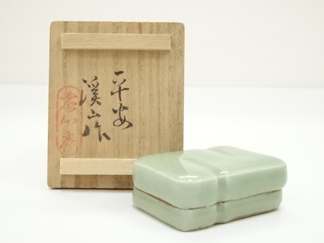 京焼　加藤渓山造　天龍寺青磁巳香合（共箱）